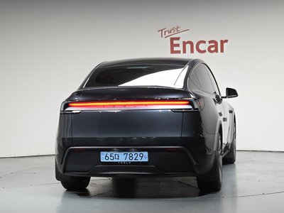 TESLA MODEL Y - 4