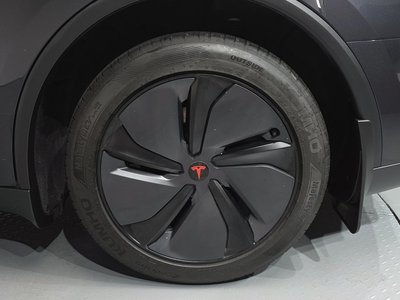 TESLA MODEL Y - 8