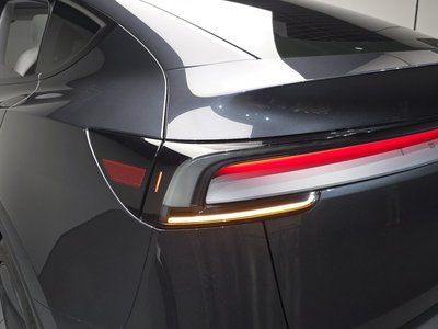 TESLA MODEL Y - 10
