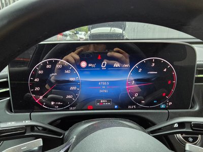 MERCEDES-BENZ E-CLASS - 7