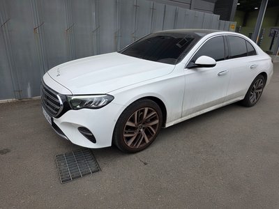 MERCEDES-BENZ E-CLASS - 4