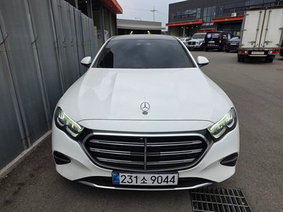 MERCEDES-BENZ E-CLASS - 1