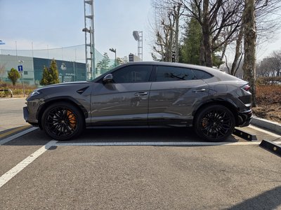 LAMBORGHINI URUS - 6