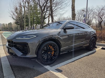 LAMBORGHINI URUS - 1