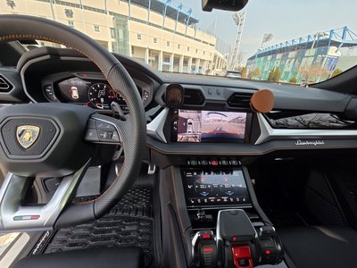 LAMBORGHINI URUS - 5
