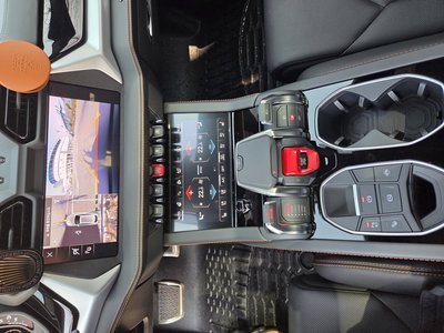 LAMBORGHINI URUS - 7