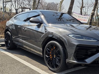 LAMBORGHINI URUS - 4