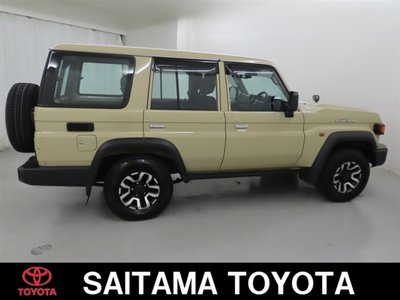 TOYOTA LAND CRUISER 70 - 9