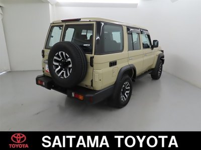 TOYOTA LAND CRUISER 70 - 8