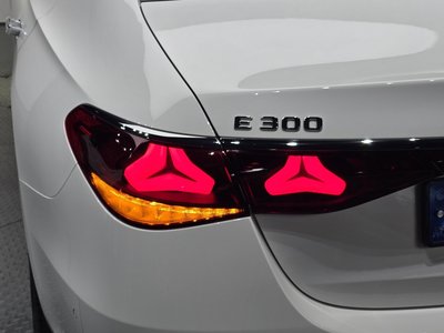 MERCEDES-BENZ E-CLASS - 10