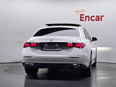 MERCEDES-BENZ E-CLASS - 4