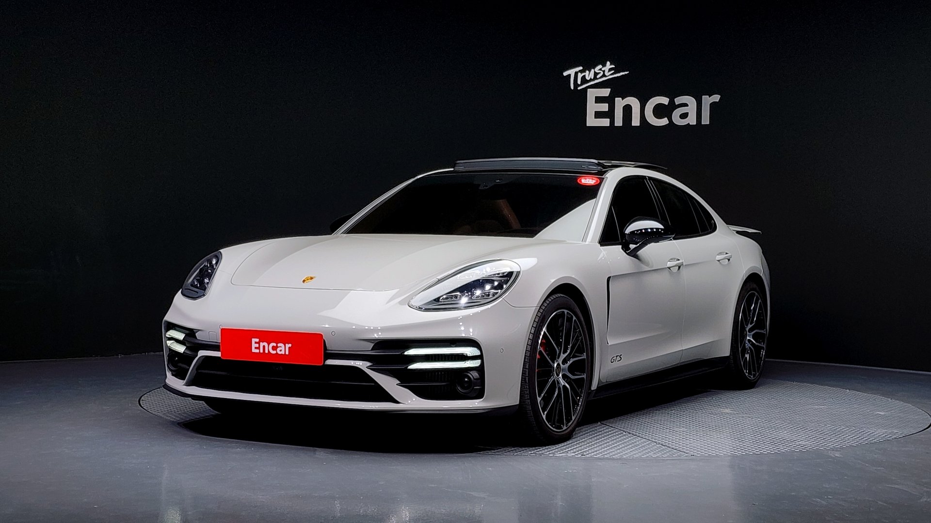 PORSCHE PANAMERA - View 1