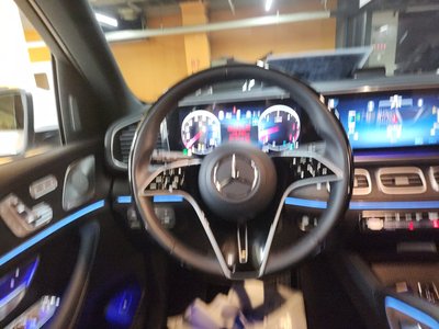 2025 Mercedes-BENZ GLS — миниатюра 11