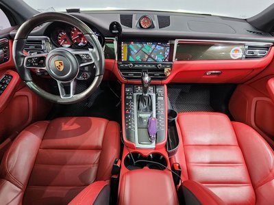 PORSCHE MACAN - 5
