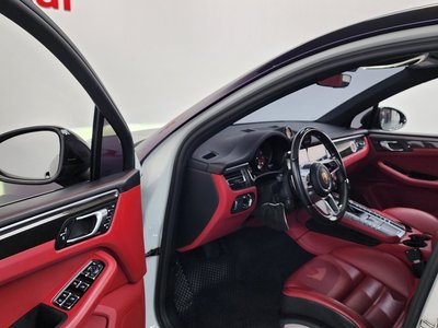PORSCHE MACAN - 10