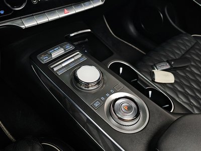 صورة 9 لـ 2022 Genesis GV70