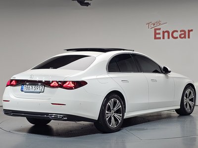 MERCEDES-BENZ E-CLASS - 4