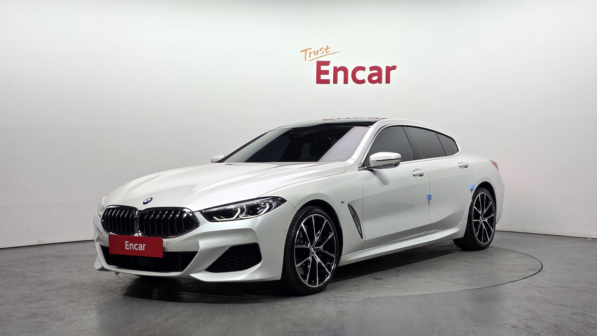 BMW 8 SERIES - View 1