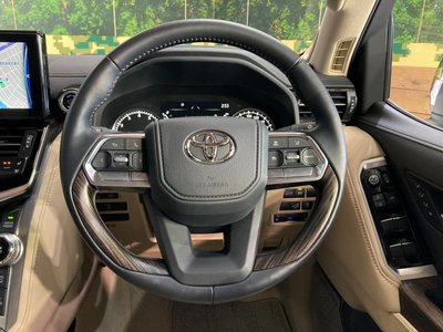 TOYOTA LAND CRUISER 300 - 9
