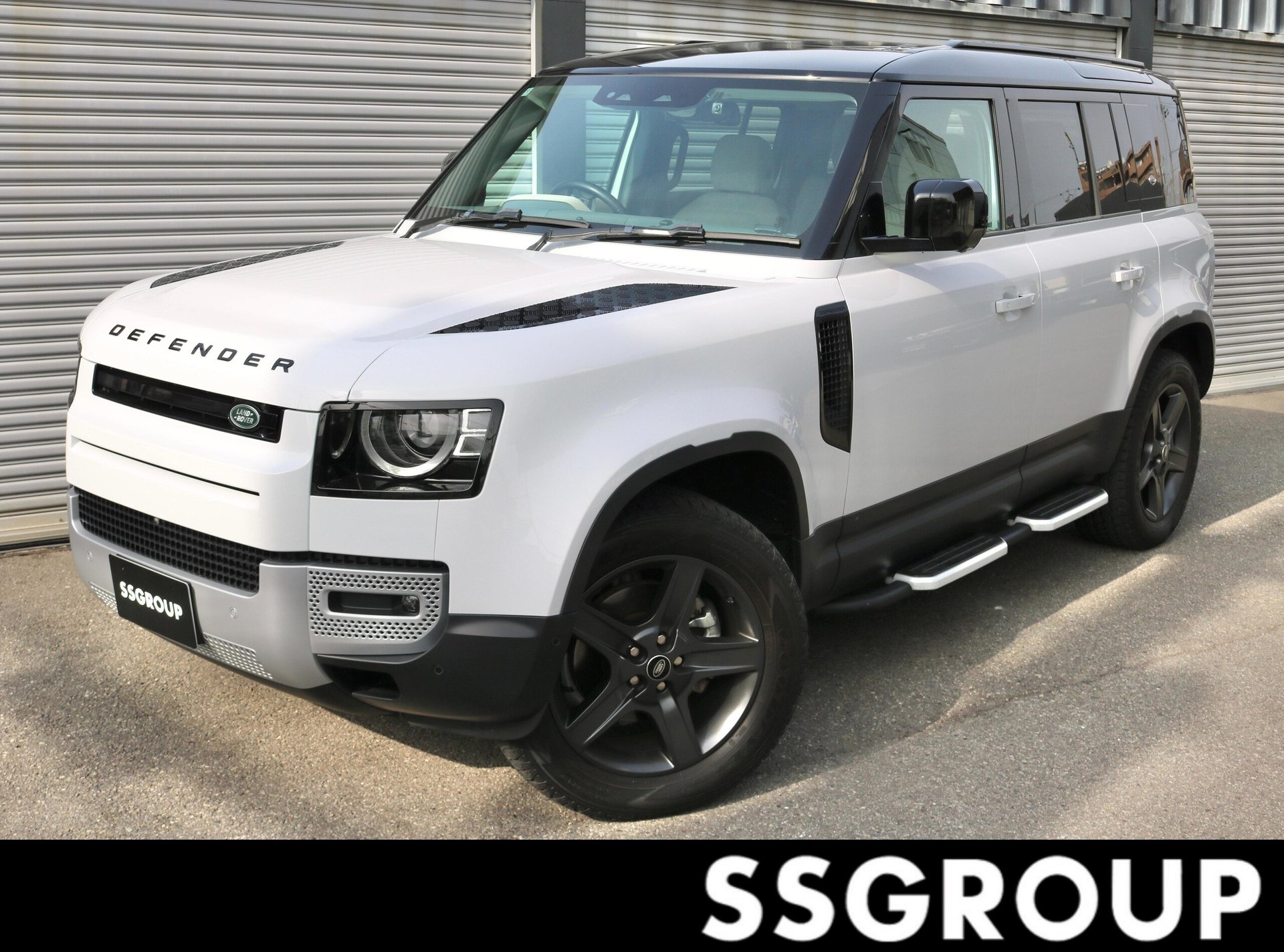 LAND ROVER DEFENDER - View 1