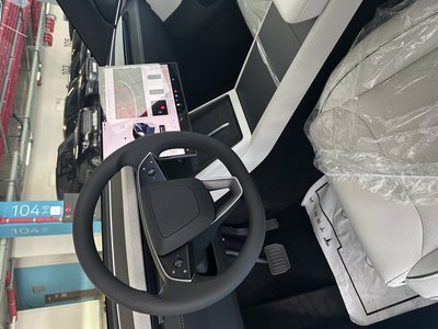 TESLA MODEL Y - 5