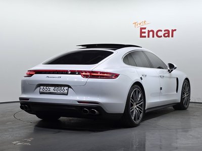 PORSCHE PANAMERA - 4