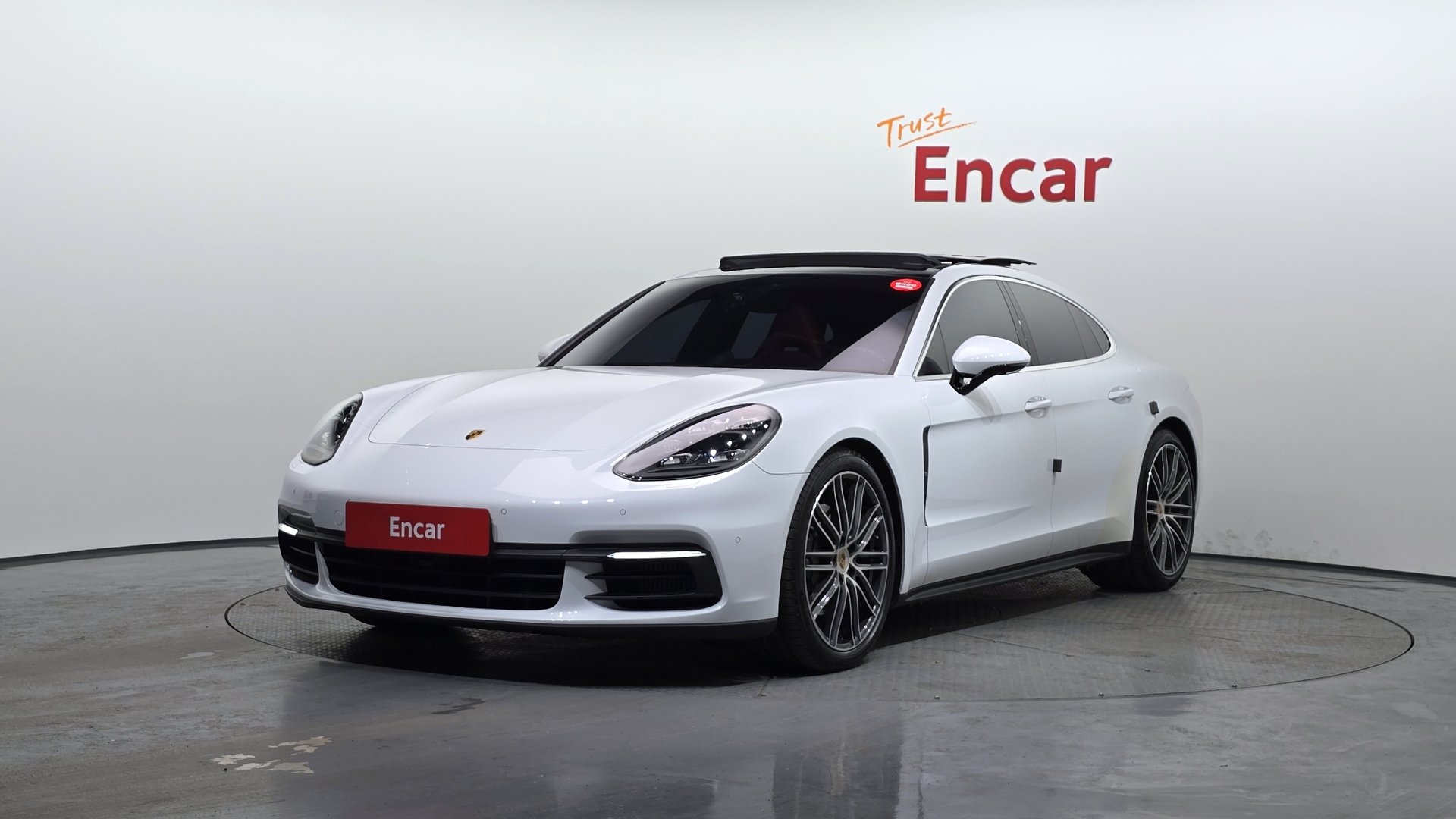 PORSCHE PANAMERA - View 1