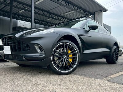 ASTON MARTIN DBX