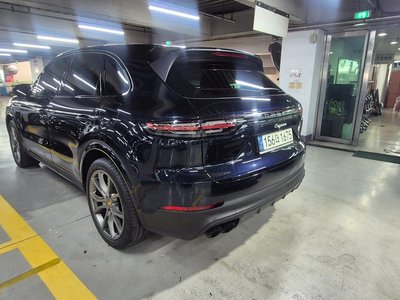 PORSCHE CAYENNE - 4
