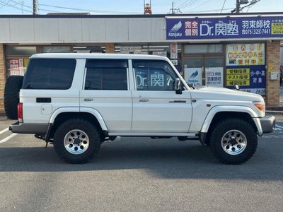 TOYOTA LAND CRUISER 70 - 8