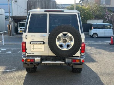 TOYOTA LAND CRUISER 70 - 6