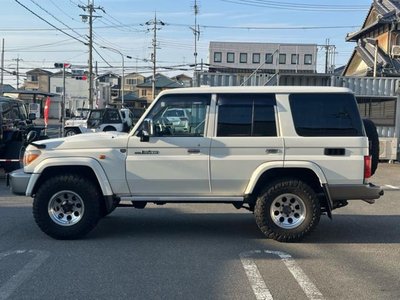 TOYOTA LAND CRUISER 70 - 9