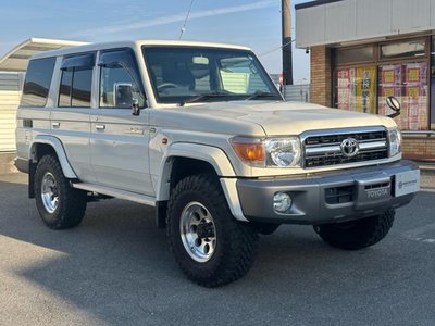 TOYOTA LAND CRUISER 70 - 10