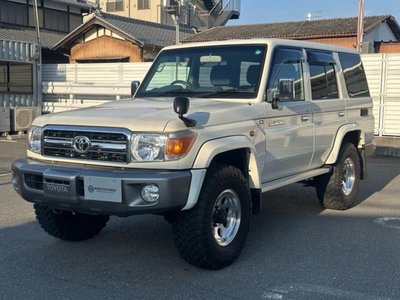 TOYOTA LAND CRUISER 70 - 1