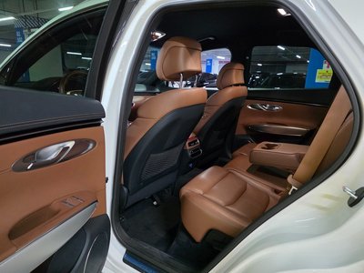 2022 Genesis GV70 — миниатюра 17