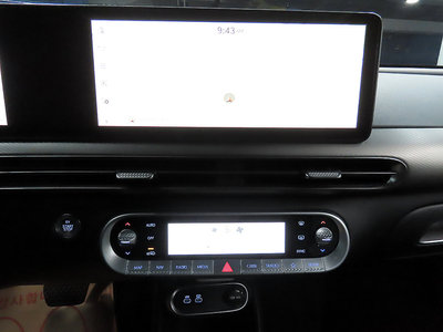 2022 Genesis GV60 — миниатюра 11