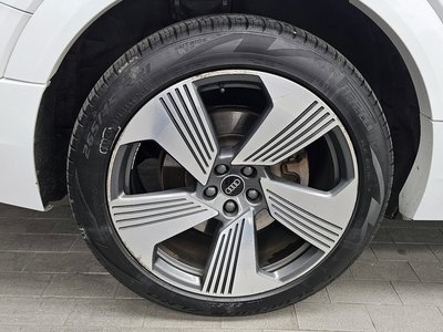 AUDI E-TRON - 6
