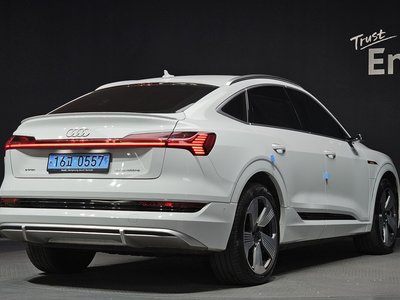 AUDI E-TRON - 4