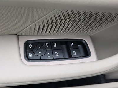 2024 Porsche TAYCAN thumbnail 30