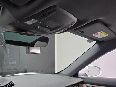 2024 Porsche TAYCAN thumbnail 33
