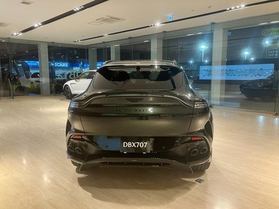 ASTON MARTIN DBX - 10