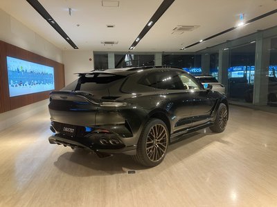 ASTON MARTIN DBX - 9