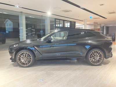 ASTON MARTIN DBX - 7