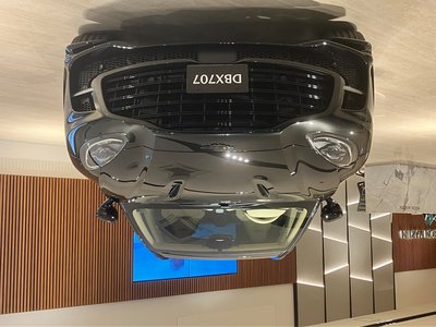 ASTON MARTIN DBX - 5