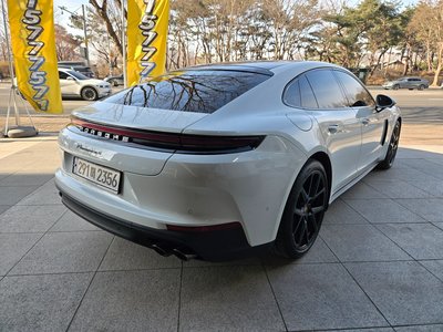 PORSCHE PANAMERA - 4