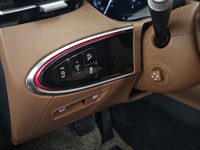 2024 Genesis GV70 thumbnail 15