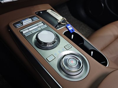 صورة 9 لـ 2024 Genesis GV70
