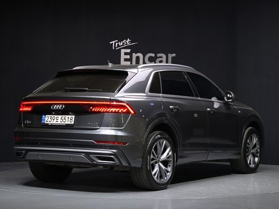 AUDI Q8 - 4