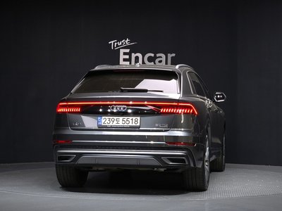 AUDI Q8 - 3