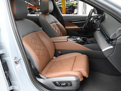 2024 BMW 5 SERIES 照片 10
